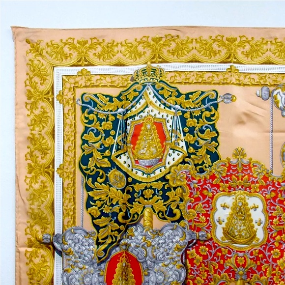 LOEWE $650 LikeNew 100% SILK SCARF in envelope - Picture 5 of 10